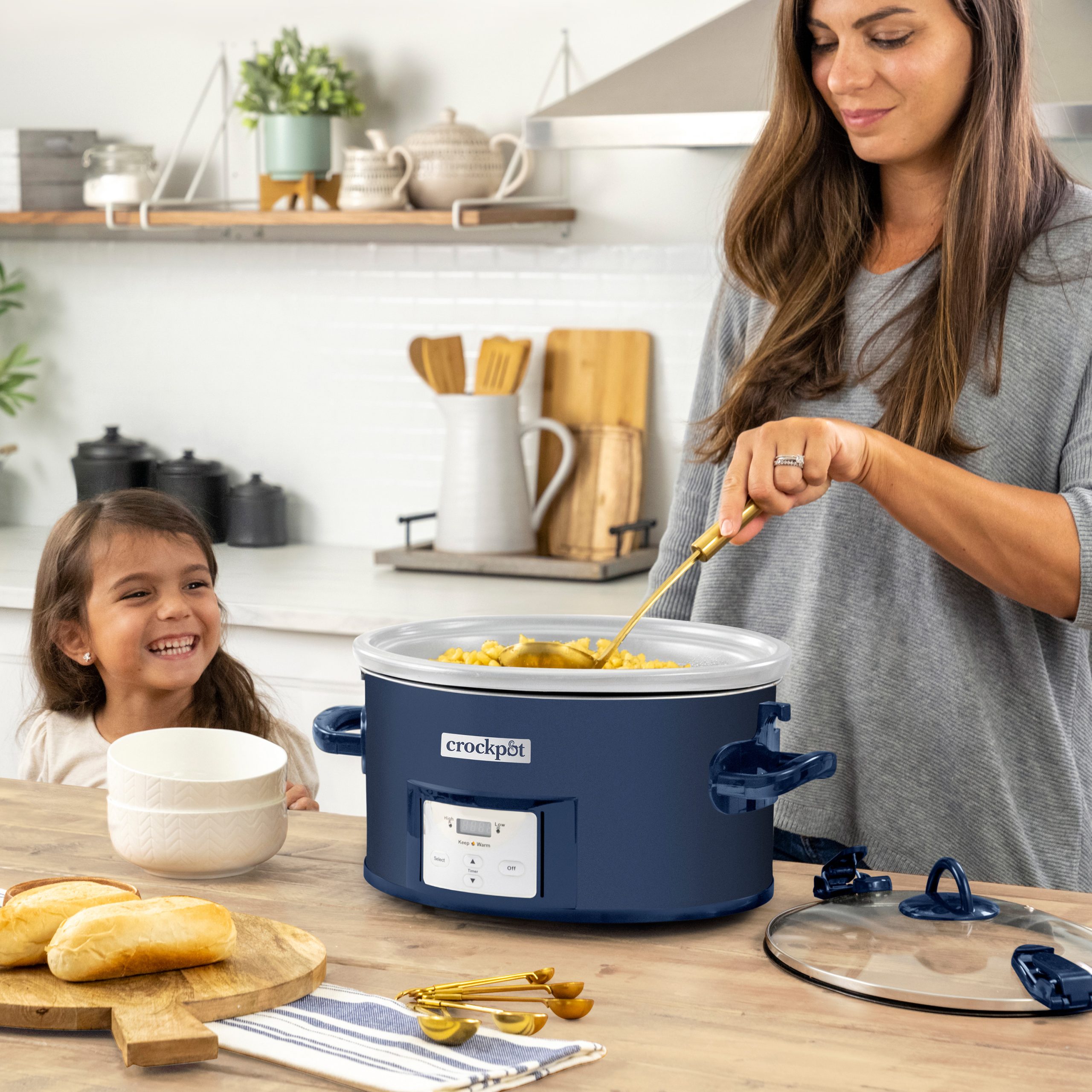 Crock-Pot® Design Series 7-Quart Cook & Carry Slow Cooker, Poseidon | Programmable Slow Cooker with Locking Lid - Image 2